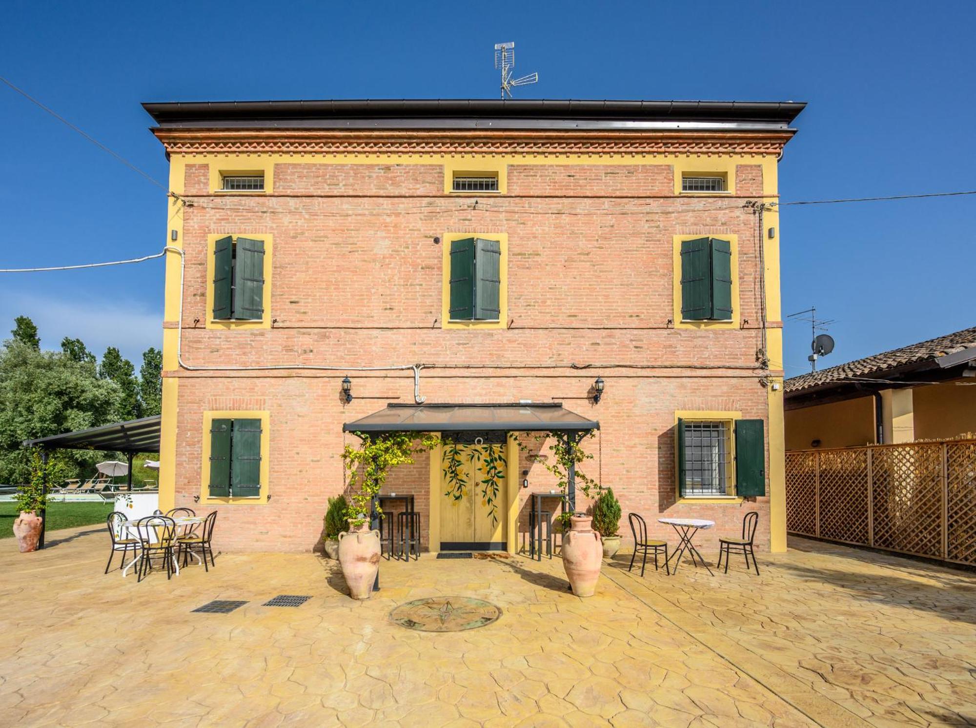 Bed and Breakfast La Casa Di Valeria - Модена Экстерьер фото
