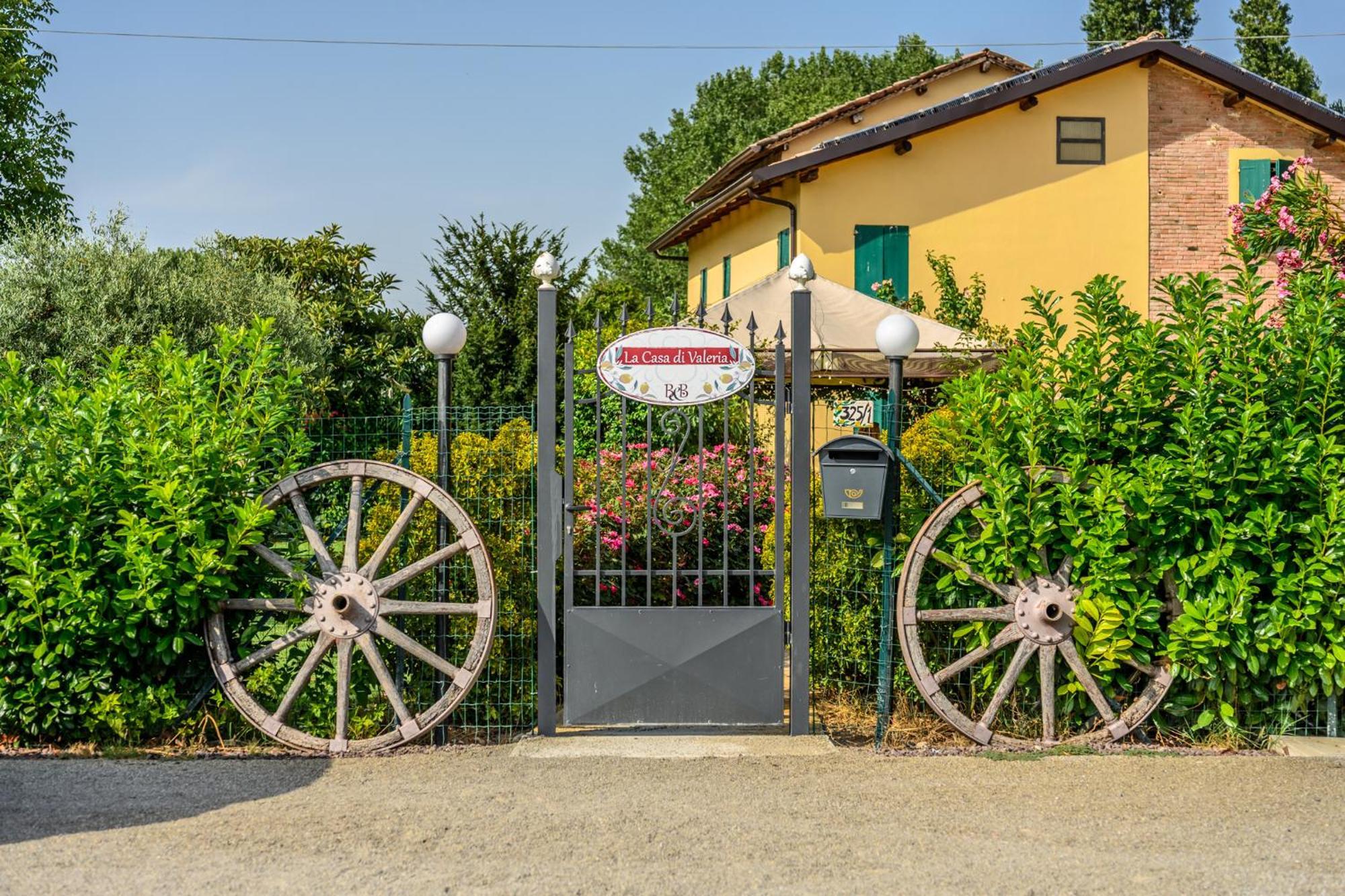 Bed and Breakfast La Casa Di Valeria - Модена Экстерьер фото
